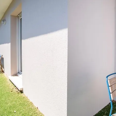 Bright 2-bedroom With Balcony Near Airport Merignac (Gironde)