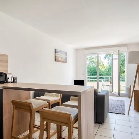 Bright 2-bedroom With Balcony Near Airport Apartment Merignac (Gironde)