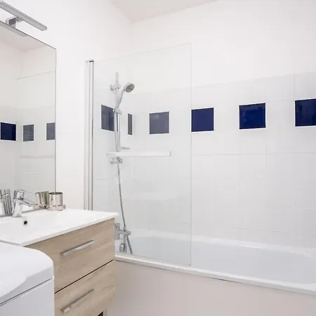 Bright 2-bedroom With Balcony Near Airport Mérignac